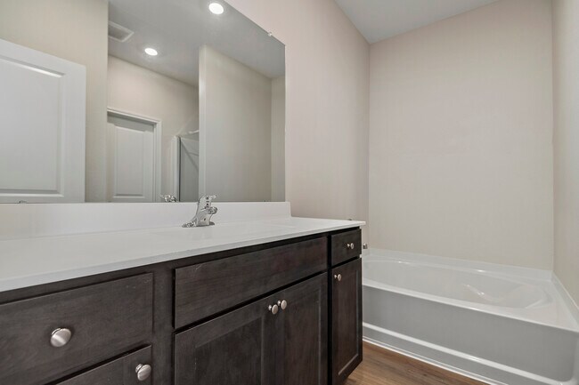 Building Photo - 400 Mystic Slopes Dr