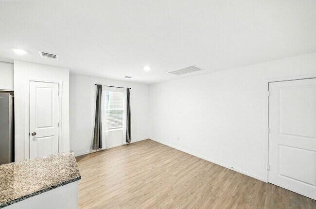 Building Photo - 3 Bedroom Single-Story Home for Rent with ...