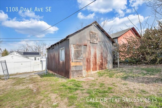 Building Photo - One Story, 2 Bed and 2 Bath, Newly Freshen...