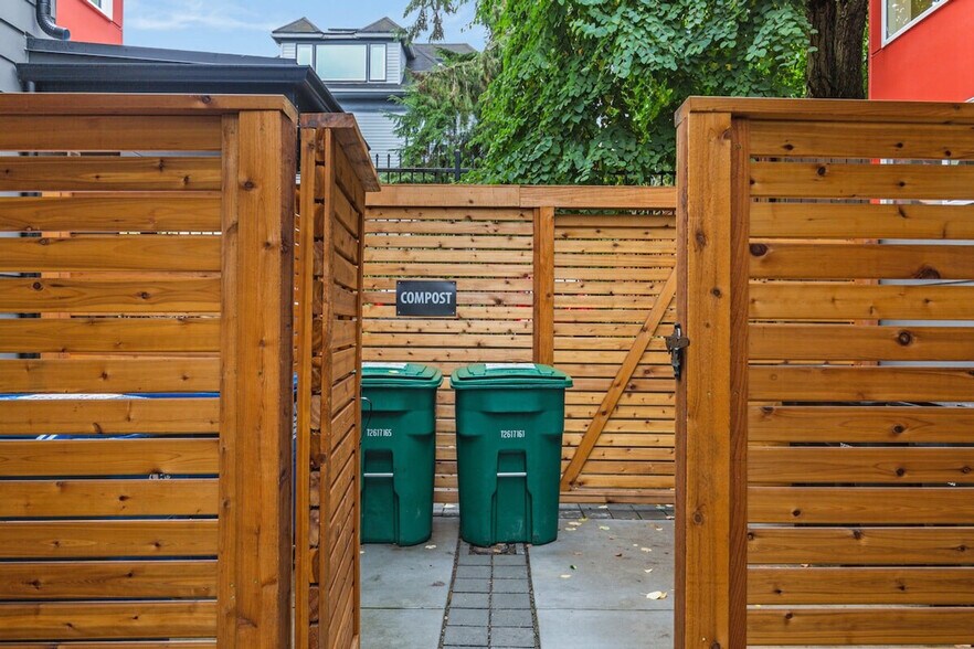 Building Photo - 1431 E Howell St