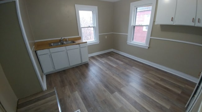 Building Photo - 38 Peck Street Up