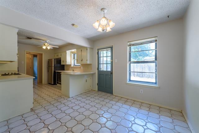 Building Photo - 1915 Wendy St