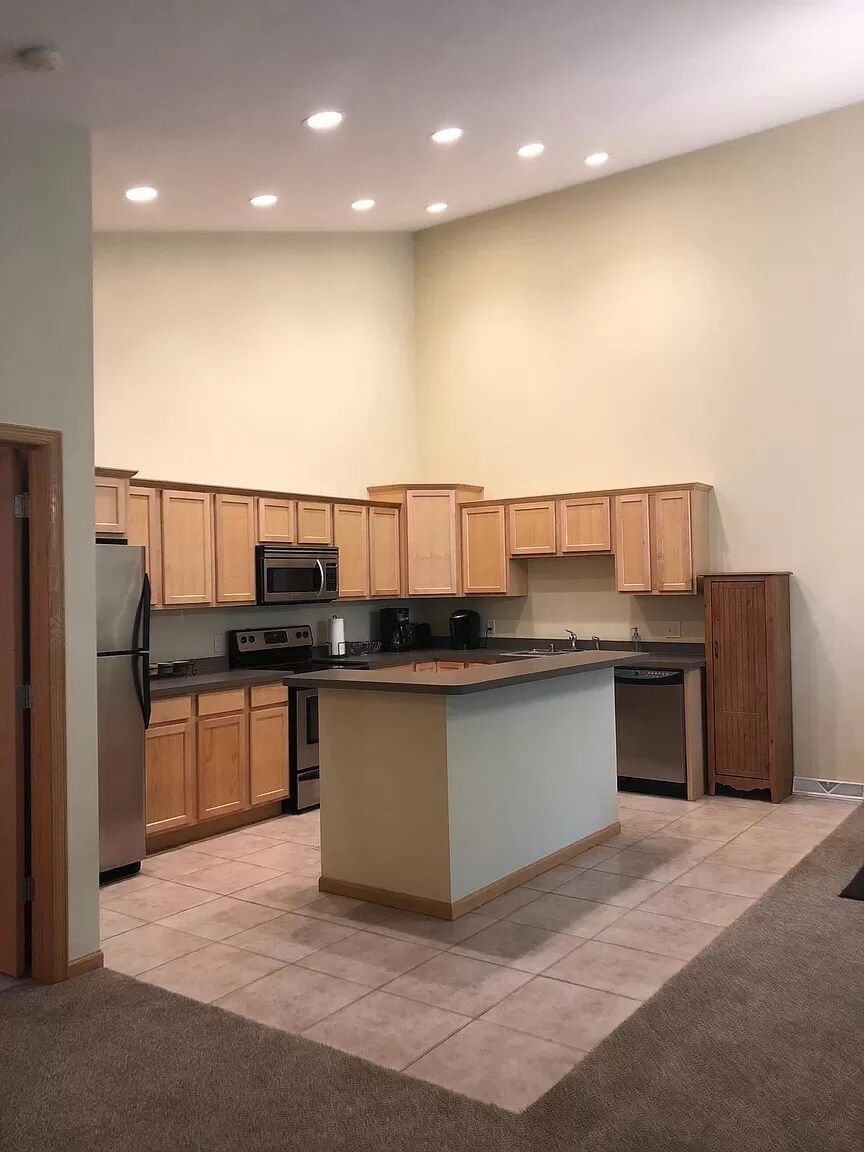 Building Photo - 701 Cherokee Path