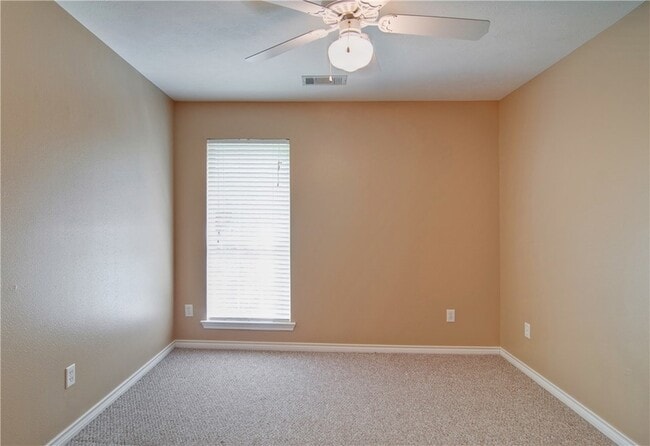 Building Photo - 1400 Front Royal Dr