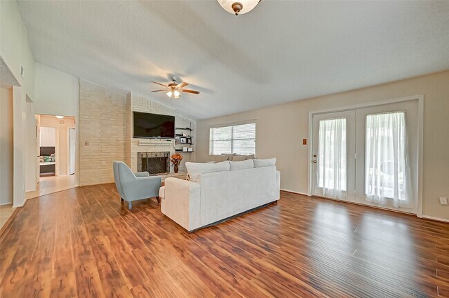 Building Photo - 16355 Sierra Grande Dr