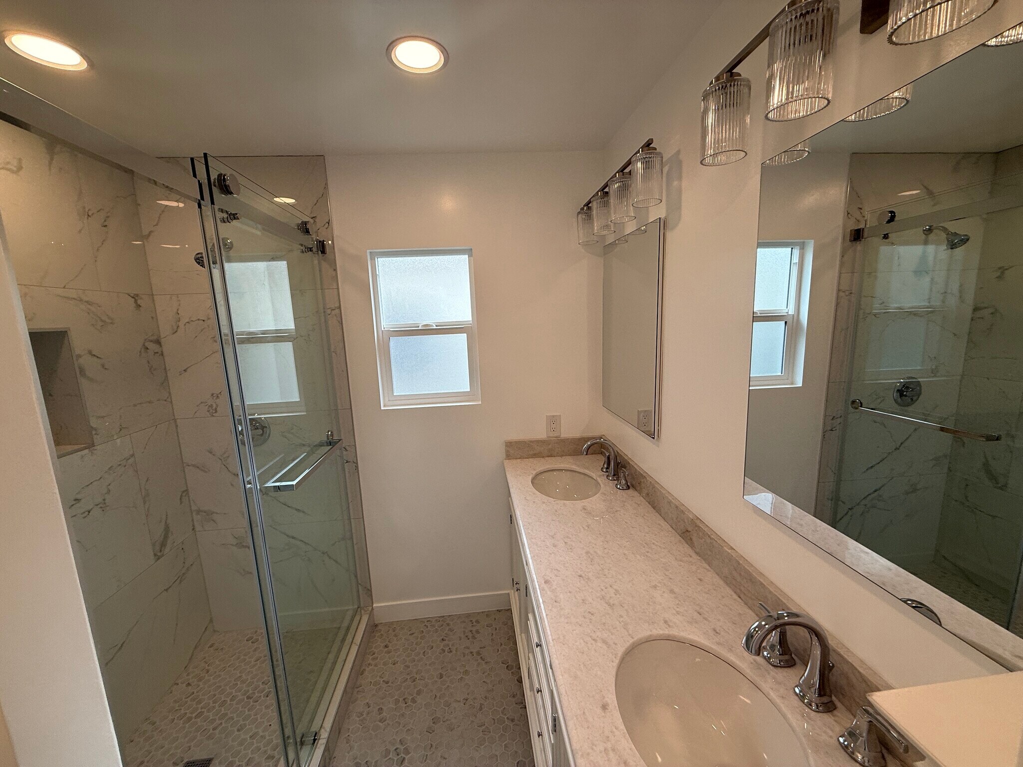 Building Photo - 11614 Riverside Dr