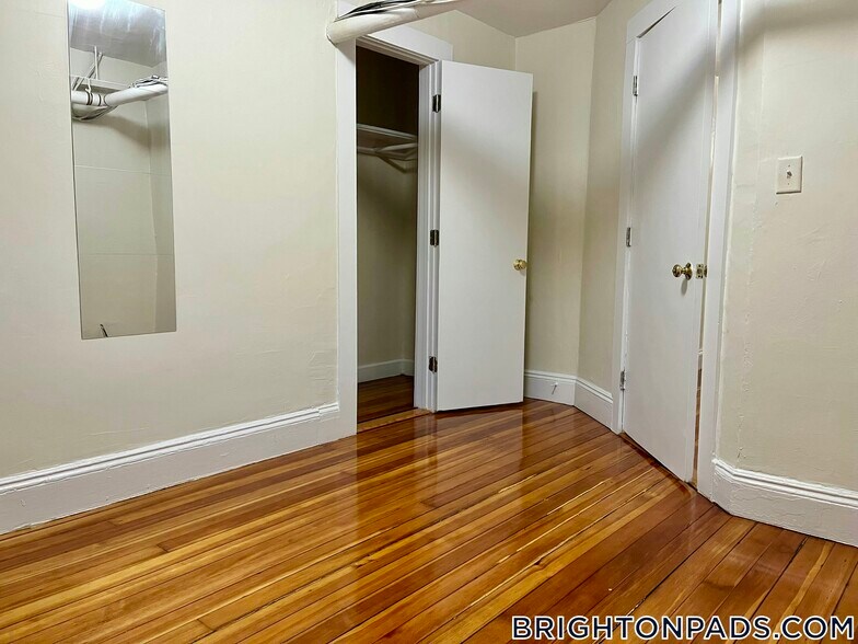 Building Photo - 7 Mt Hood Rd