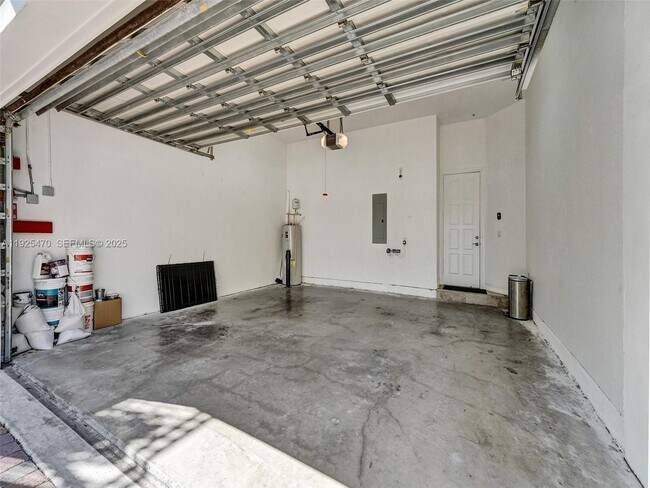 Building Photo - 2356 Wilton Dr