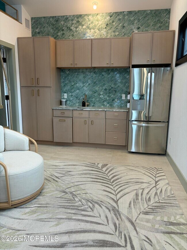 Building Photo - 825 Norwood Ave