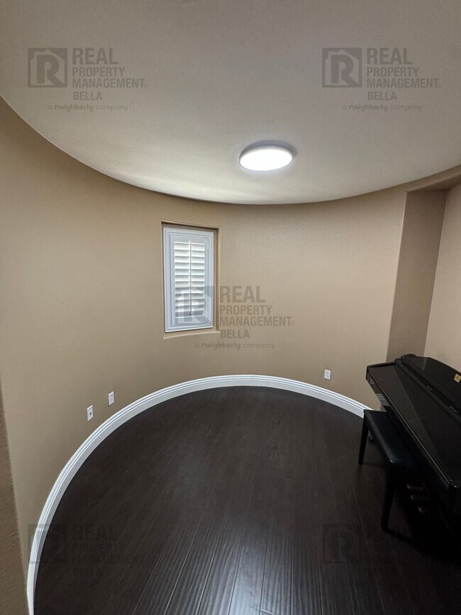 Building Photo - Spacious Murrieta Home with Pool, Spa, Firepit & Backyard Entertaining