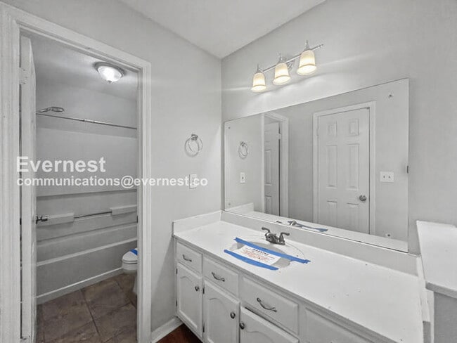 Building Photo - 3400 Laurelwood Dr