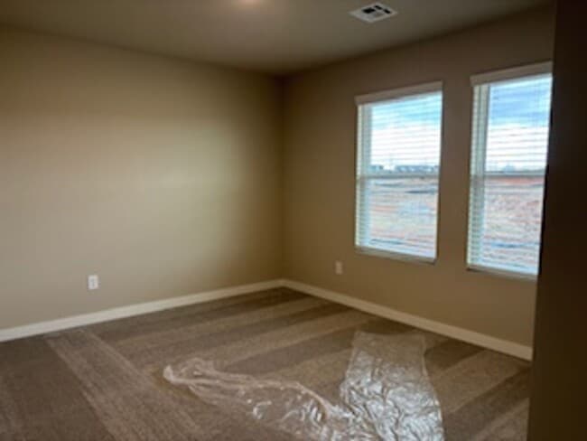 Building Photo - New Home! 1st month free!