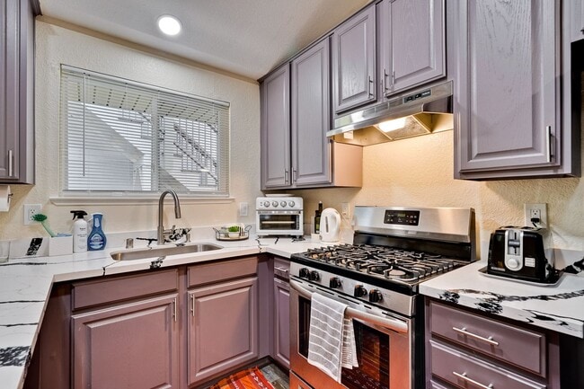 Building Photo - ADU One Bedroom Unit Available with Privat...