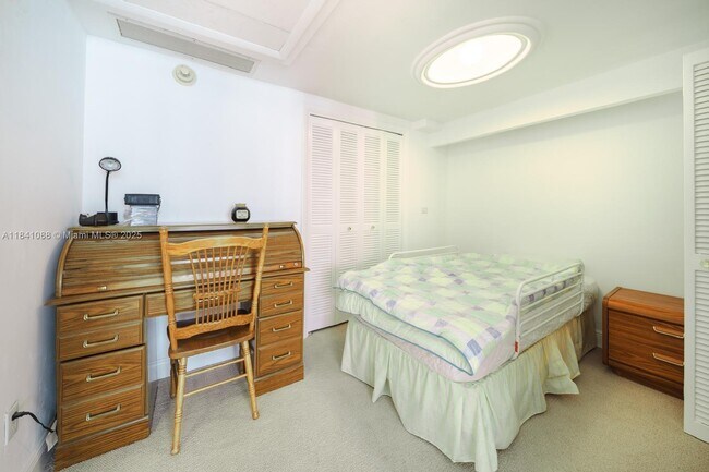 Building Photo - 1408 Brickell Bay Dr