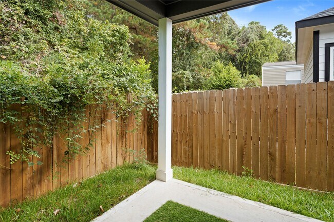 Building Photo - 16894 Balmoral St