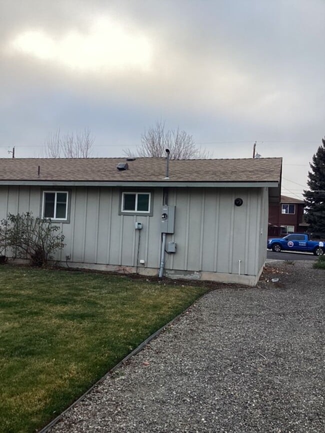 Building Photo - 1444 NW Canyon Dr