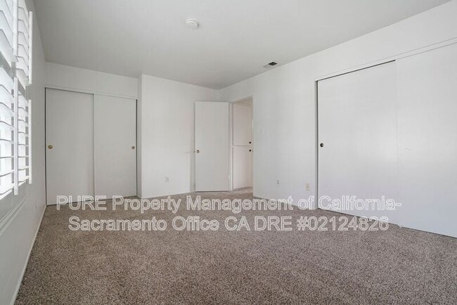 Building Photo - 8811 Salmon Falls Dr