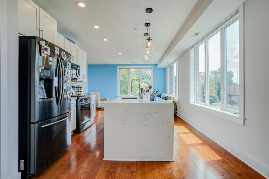 Kitchen - 800 21st St NE