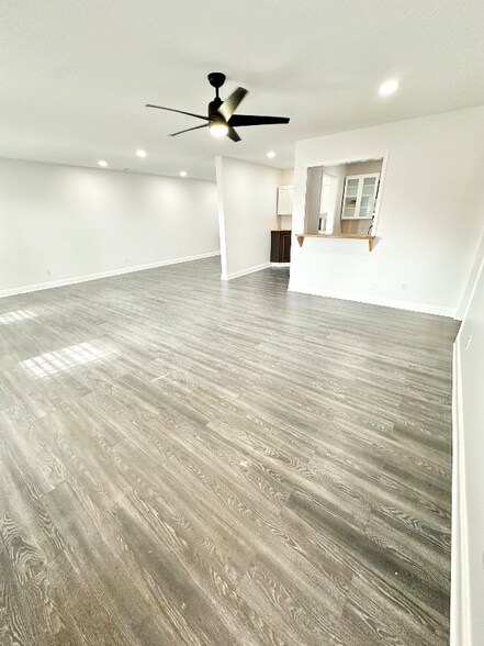 Building Photo - 10390 Ivy Hollow Dr