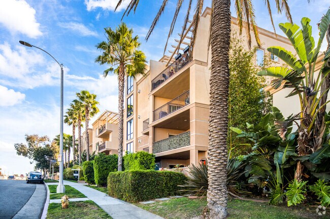 Exterior - La Playa Court