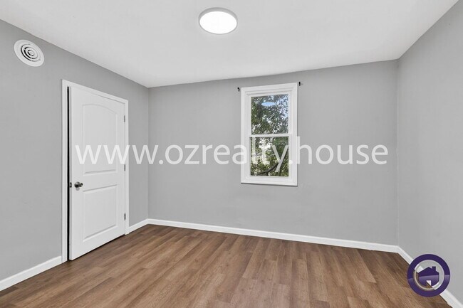Building Photo - 1418 Fairlawn Ave