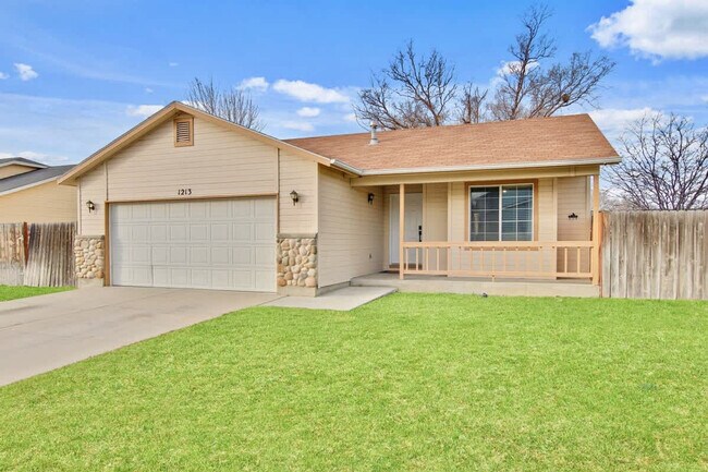 Building Photo - 1213 Cattail St