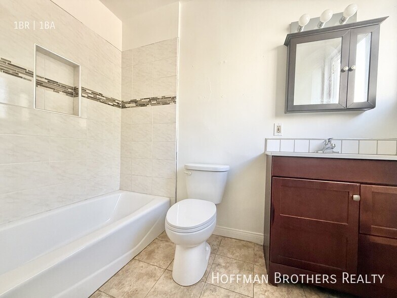 Building Photo - 4033 Sunset Blvd