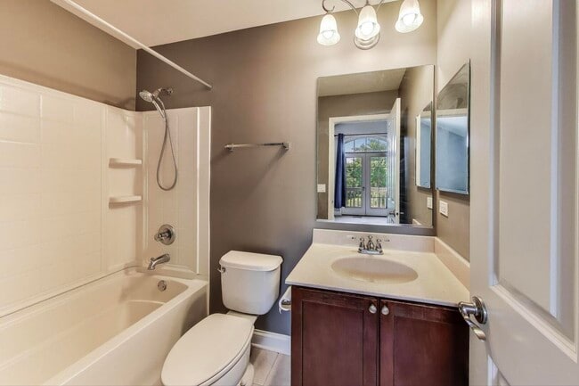 Building Photo - 613 Kinnear Cove