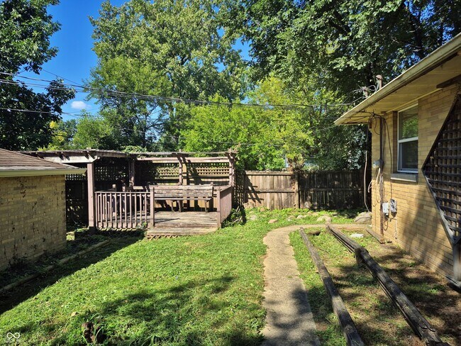 Building Photo - 1450 N Campbell Ave