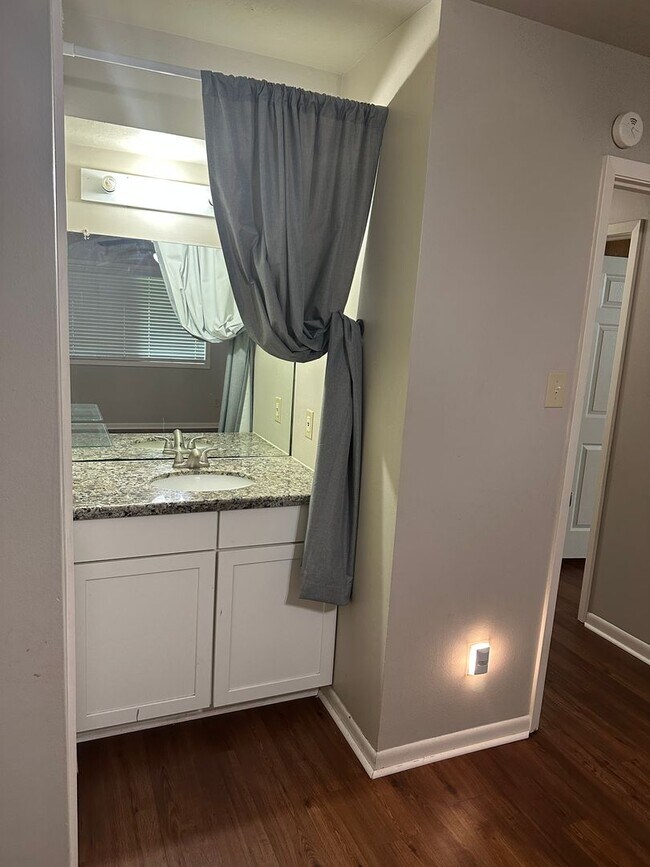 Building Photo - College Station - 3 Bedroom - 2 Bath - 2 vehicle car - Fenced in back yard - House.