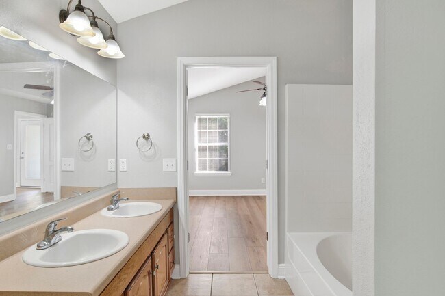 Building Photo - Modern Home Tucked in Neighborhood less th...