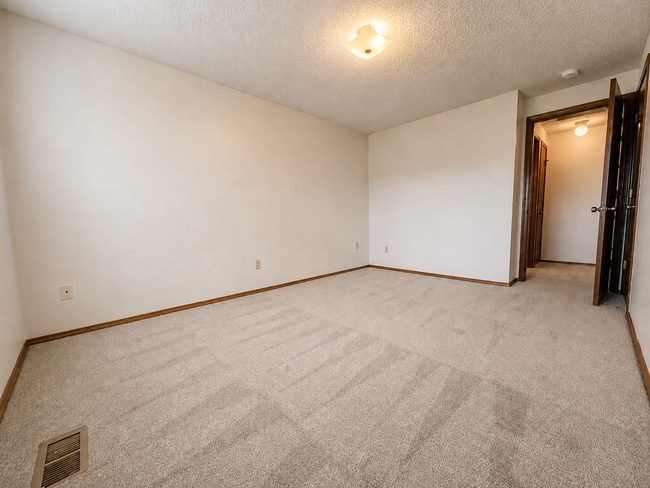 Building Photo - 21318 SE Alder Ct