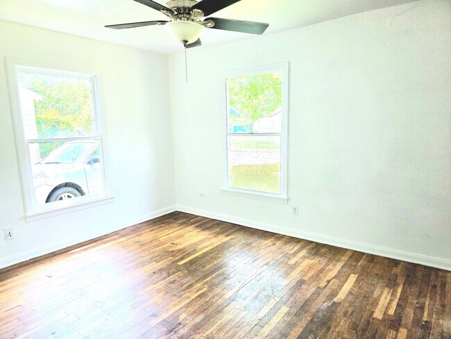 Building Photo - 3612 Pine Ave