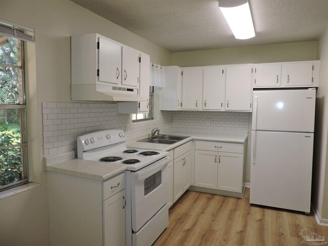 Building Photo - 4454 Bixby Cir