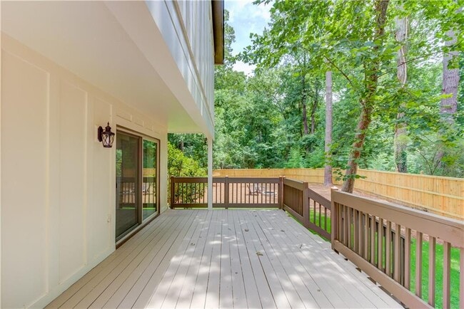 Building Photo - 770 Crest Valley Dr NW