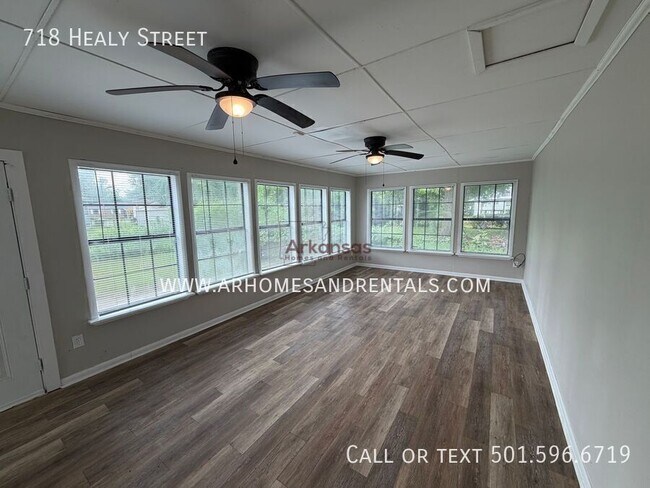 Building Photo - 718 Healy St