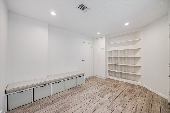 Building Photo - 11906 Pepperdine Ln