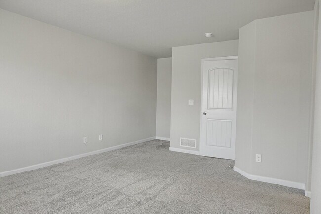 Building Photo - $2,300.00 - 3 Bedrooms, 2.5 Bathroom, Town...