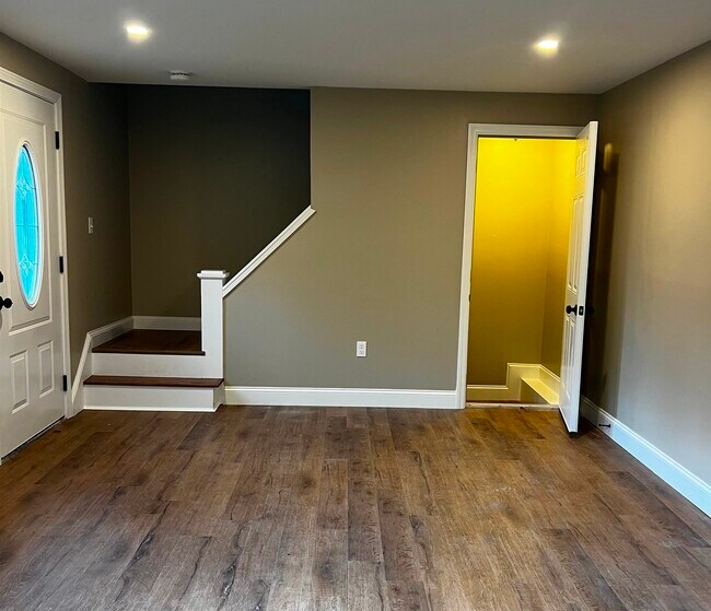 Building Photo - 16 Boulder Dr