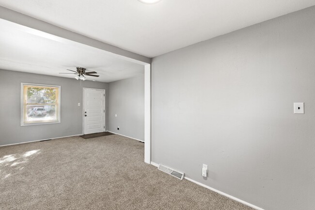 Building Photo - Section 8 Opportunity! 3 bedroom 1 bath | ...