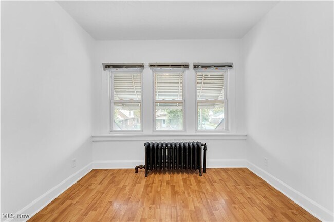Building Photo - 5910 Laverne Ave