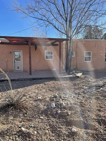 Building Photo - 1001 Jackson St SE