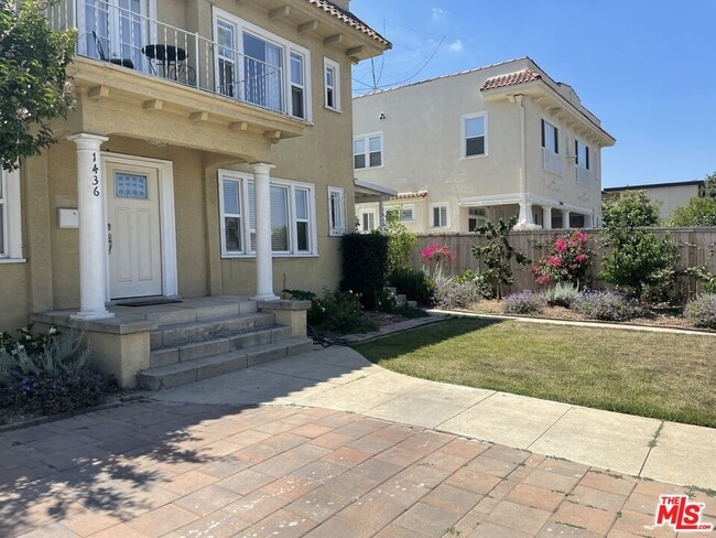 Building Photo - 1436 S Norton Ave