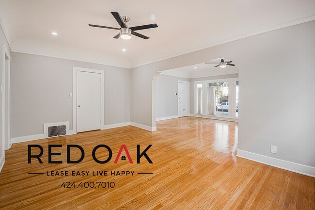 Building Photo - 149 S Sycamore Ave