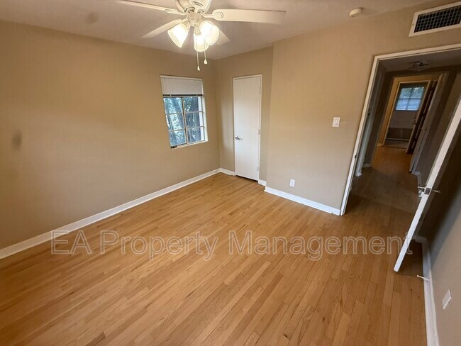 Building Photo - 1106 Princeton Dr NE