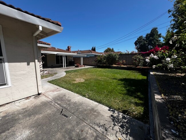 Building Photo - 2260 Crocker Way