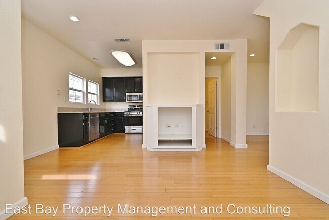 Building Photo - 3 br, 2.5 bath House - 3574 Fitzsimmons Cmn