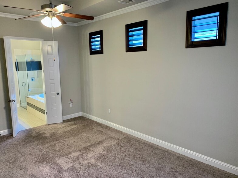 Building Photo - 15420 Iveans Way