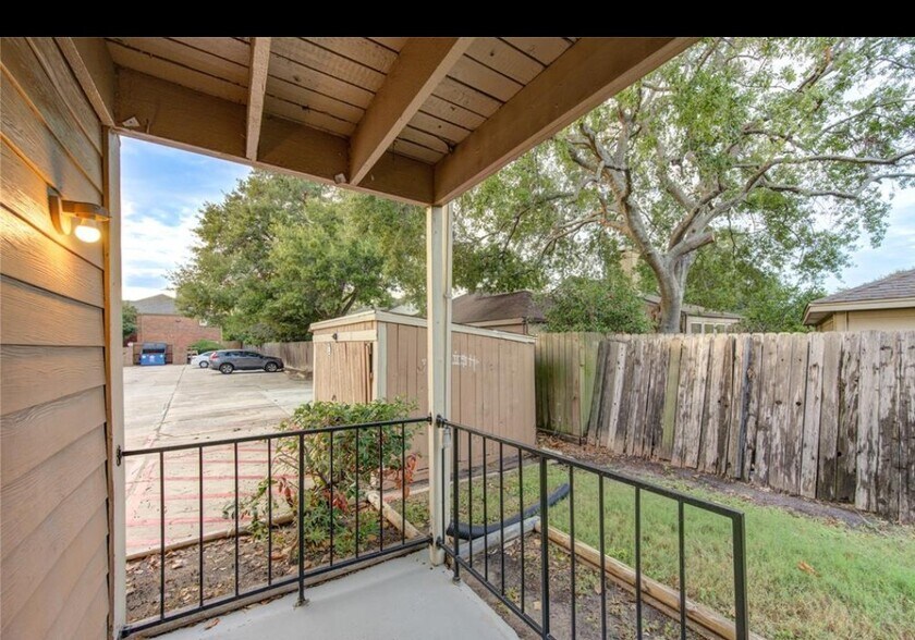 Building Photo - 12200 Overbrook Ln