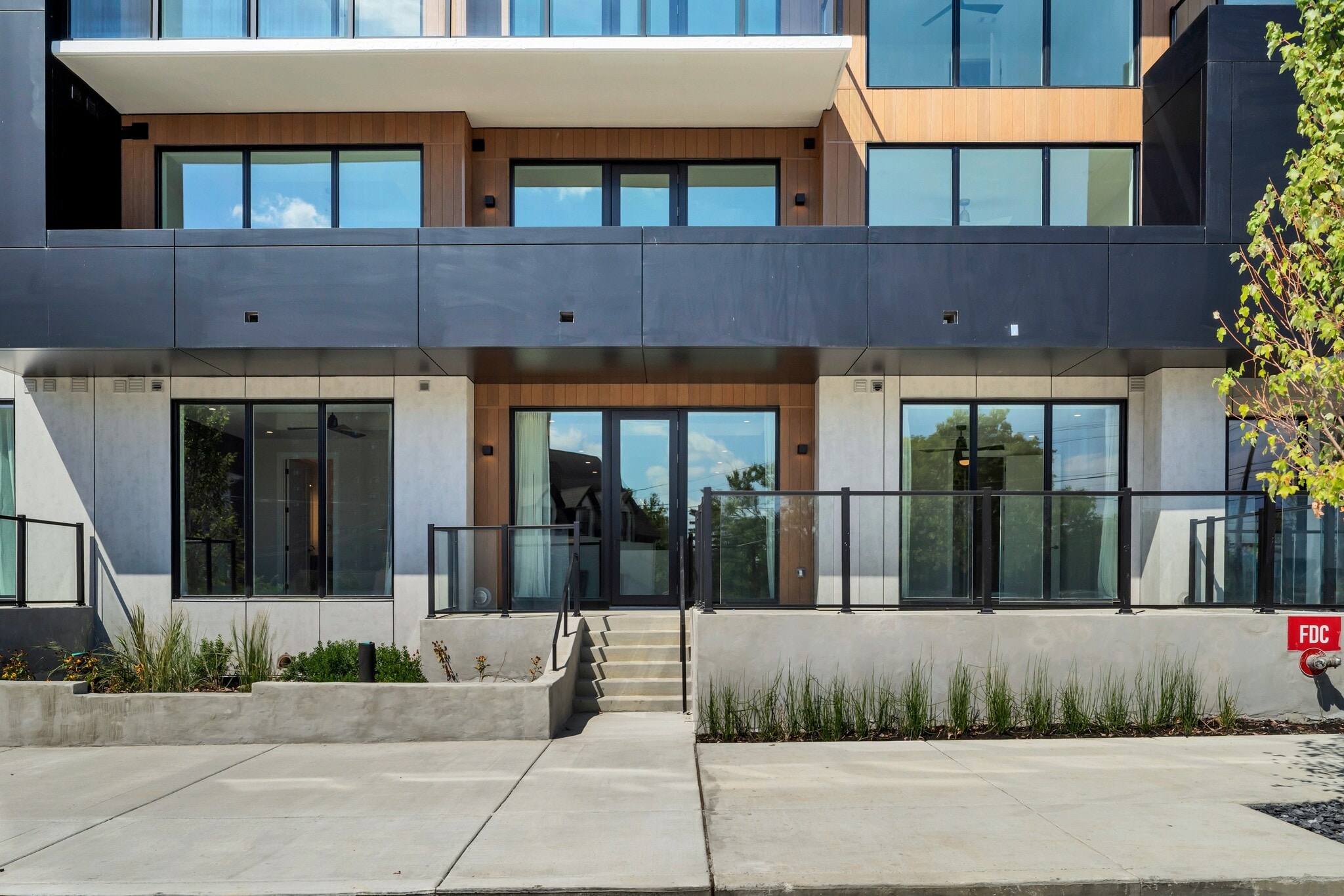 Building Photo - 321 31st Ave N